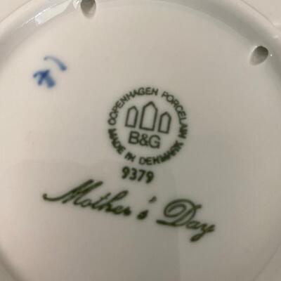 Bing & Grondahl "Mother's Day" Fox & Kits Copenhagen Porcelain Plate