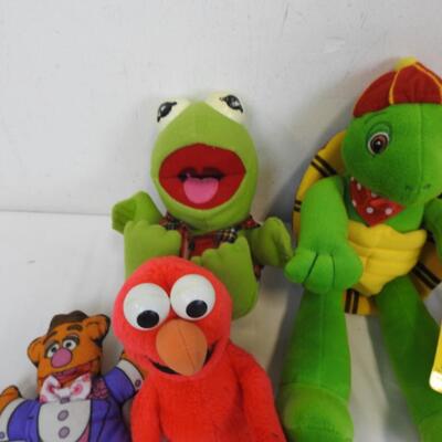 7 pc Stuffed Animals: Kermit, Grinch, Franklin, Big Bird, Elmo, Fozzie Bear, etc