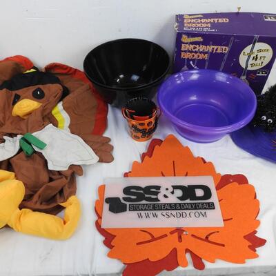 10 pc Halloween Decor: Enchanted Broom (works), Candy Bowls, Purple Hat