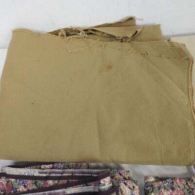 6 pieces of Fabric, Floral Designs, Tan