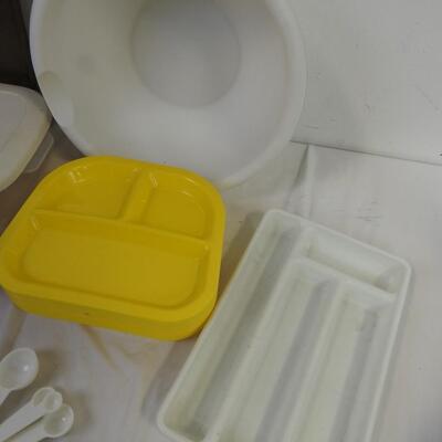 16 pc Kitchen: Yellow Divided Plates, Glass Cups, Popsicle Maker, Plastic Bowl