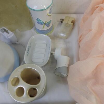 12 pc Bathroom Lot: Wooden Hooks, Ceramic Soap Dispenser, Toothbrush Holder