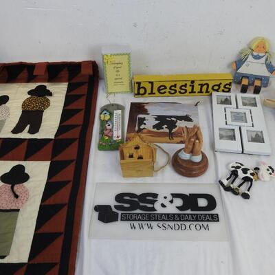 11 pc Home Decor: Wooden Figures, Signs, Prayer hands, Fabric Curtain