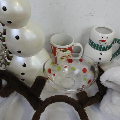 21 pc Christmas Decor: Ceramic Snowman, Santa Hats, Mini Lights, Mugs