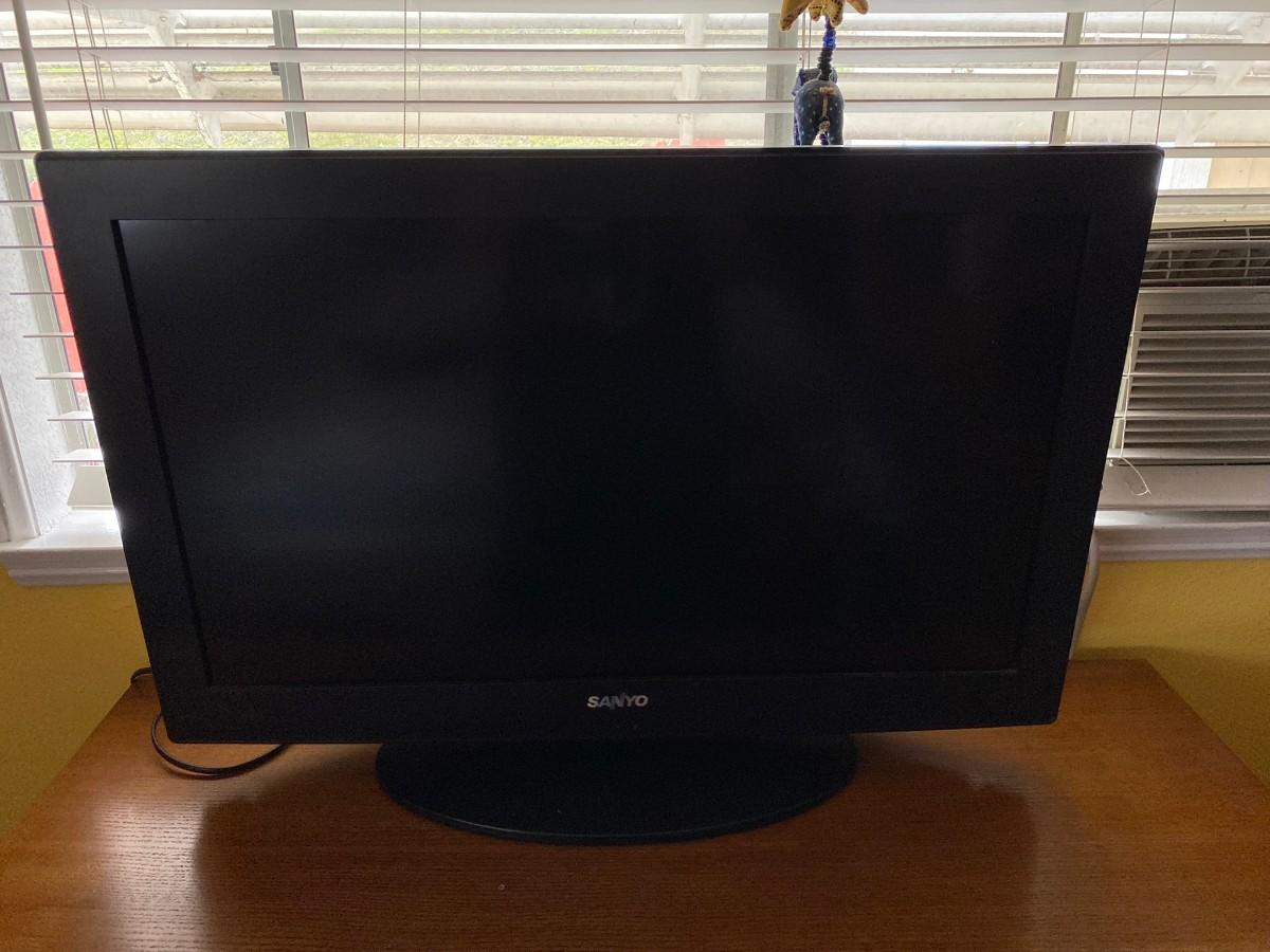 Sanyo Flat Screen TV 32" 720p HD LCD DP32649