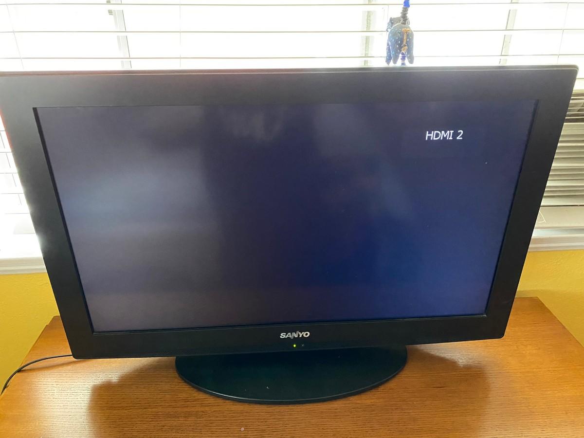 Sanyo Flat Screen TV 32" 720p HD LCD DP32649