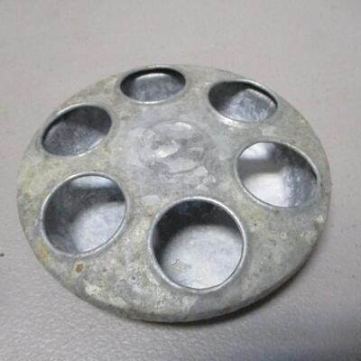 Metal Chicken Feeder With Hollow Eggs