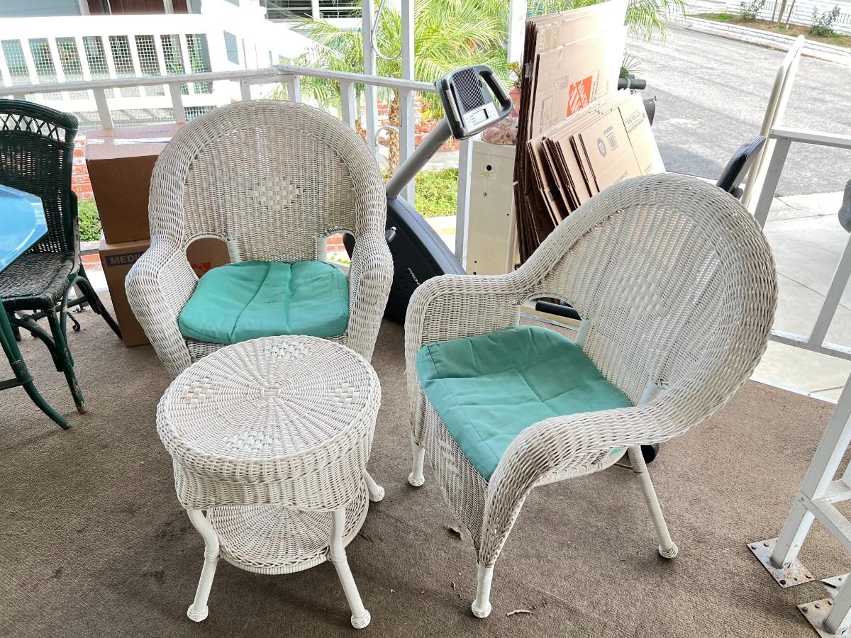 Hampton Bay White Wicker Lounge Patio Chair Set with Side Table
