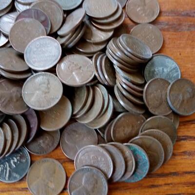 LOT 25  LARGE LOT OF OLD WHEAT PENNIES
