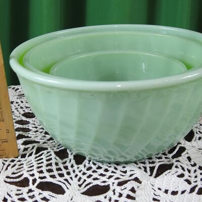 Fire king jadeite swirl mixing bowls
