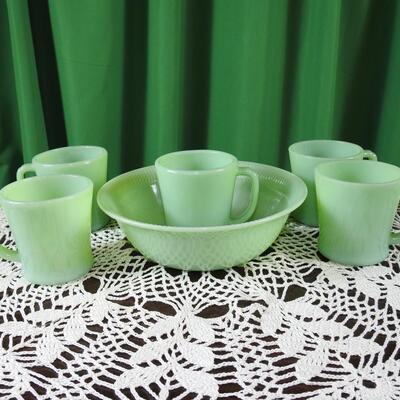 Fire king jadeite serving bowl/coffee cups