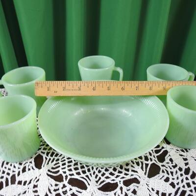 Fire king jadeite serving bowl/coffee cups