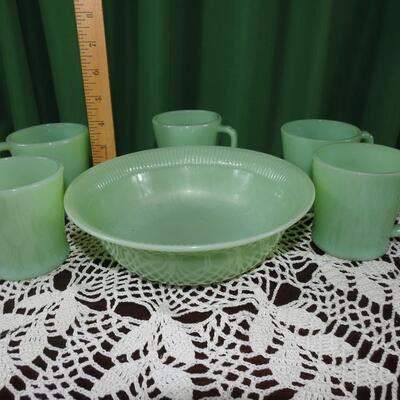Fire king jadeite serving bowl/coffee cups