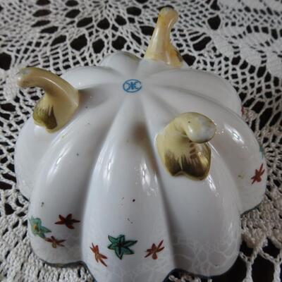 Footed bowl and trinket boxes