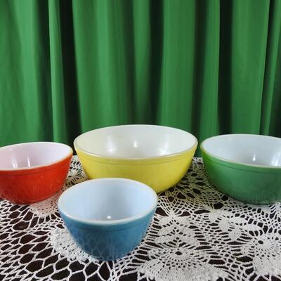 Pyrex primary colors mixing bowls