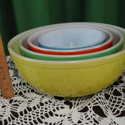 Pyrex primary colors mixing bowls