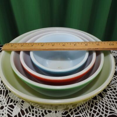 Pyrex primary colors mixing bowls