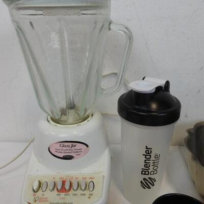 10 Kitchen Item Lot: Hamilton Beach Blender, Mugs, Blender Bottle, Bundt Pan