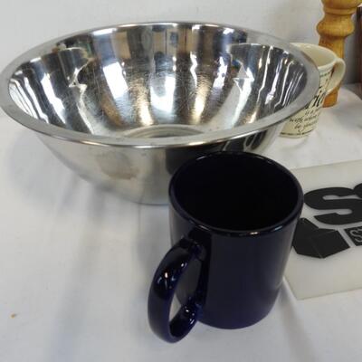 Kitchen Items: Key Hooks, 5 Cup Coffee Maker, 3 Mugs, Large Mixing Bowl
