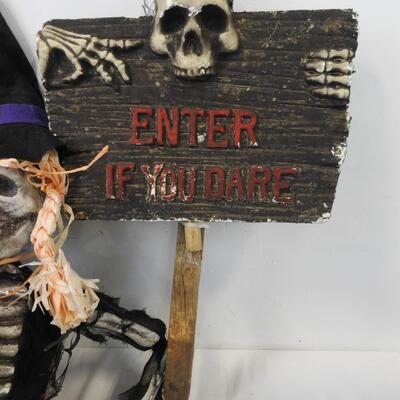 Halloween DÃ©cor: Enter if You Dare Yard Sign, 3 Skeleton Spooky Statues