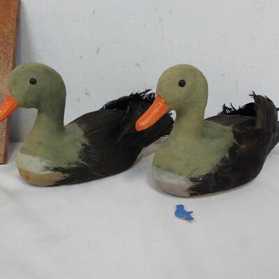 Home DÃ©cor: 2 Duck Figurines, Desk Pen Holder with Tractor, and Picture Frame