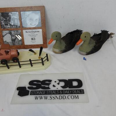 Home DÃ©cor: 2 Duck Figurines, Desk Pen Holder with Tractor, and Picture Frame