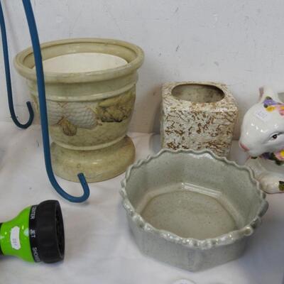 Gardening DÃ©cor: Metal Chair Pot Holder, Spray Nozzle, 12 Flower Pots