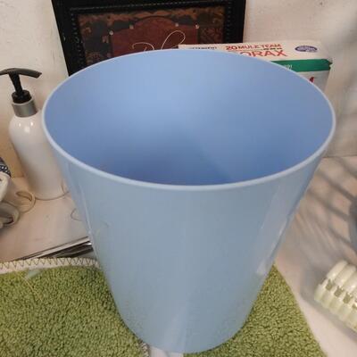 Bathroom DÃ©cor: Trash Can, Shower Curtain, Frame, Borax, Mats and Toilet Cover