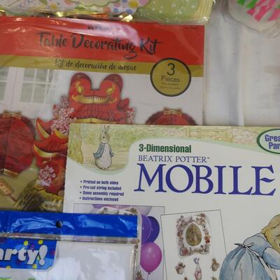 18 pc Party Supplies: Streamers, Balloons, 3 Tier cupcake Stand, Table Cloths