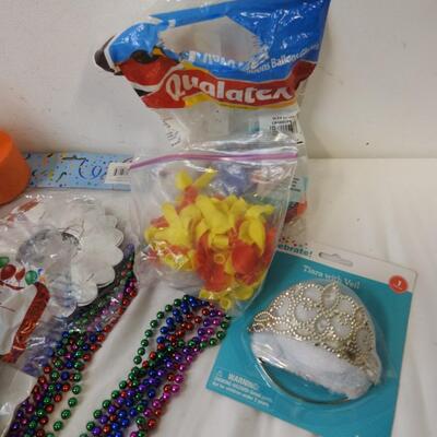 18 pc Party Supplies: Streamers, Balloons, 3 Tier cupcake Stand, Table Cloths