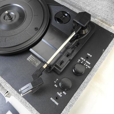 Victrola Turn Table, No Needle, Works