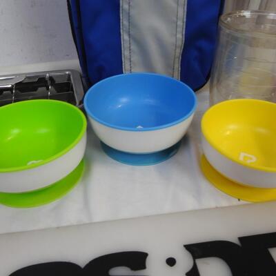 13 pc Kitchen: Soup Bowls, Lunch Box, Plastic Bowls, Metal Ice Tray