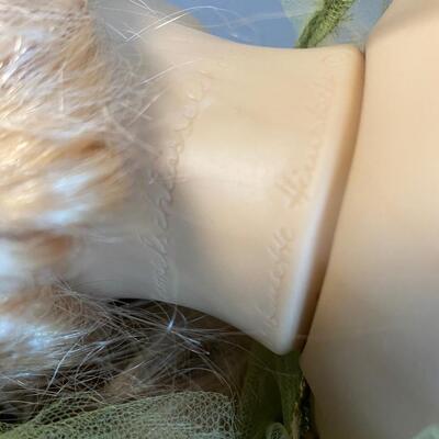 Annette Himstedt, "Himmelschlusselchen " Doll w/ Kleine Hummel