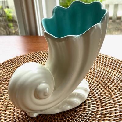 Lot 40 Vintage Catalina Pottery Shell Vase White & Blue 6.5