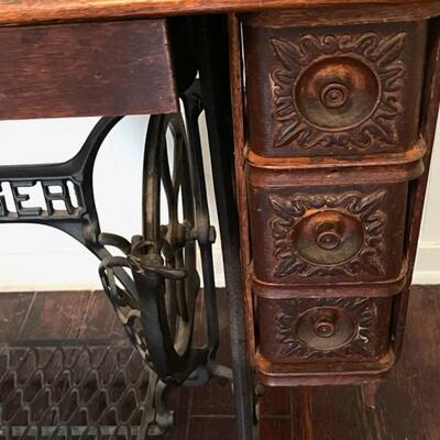 Lot 32 Antique Singer Sewing Machine Foot Treadle Wood Cabinet 6 Drawers