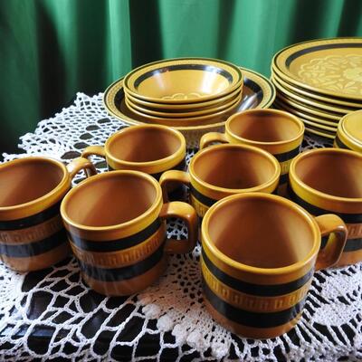 Norleans Stoneware Set of Dishes