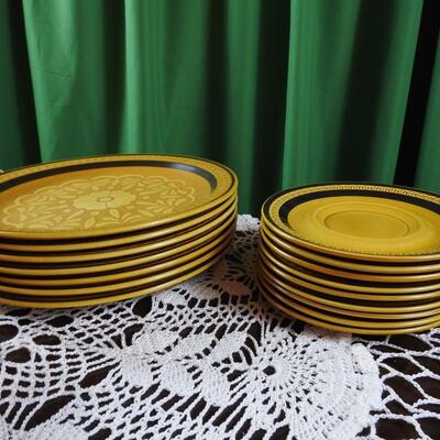 Norleans Stoneware Set of Dishes