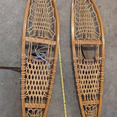 Tubbs Long Snowshoes (2 white laces)