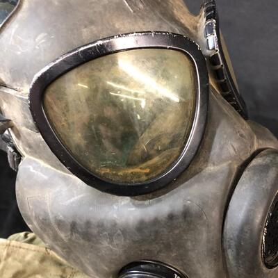 US Army Gas Mask C8R1 Vintage Military Black Chemical Biological