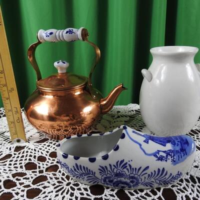 Trio of kitchen items