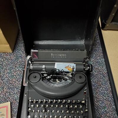 Vintage Remington Noiseless Typewriter in case