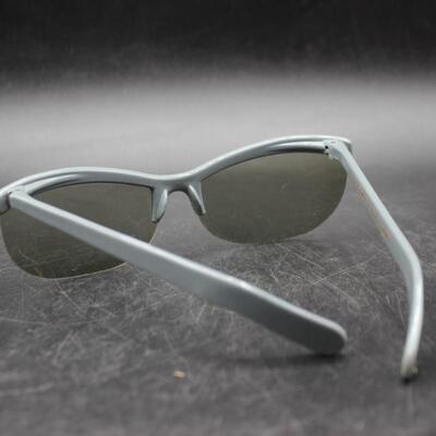 Vintage Polaroid 3 Dimensional Picture Viewer Glasses