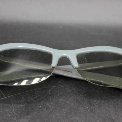 Vintage Polaroid 3 Dimensional Picture Viewer Glasses