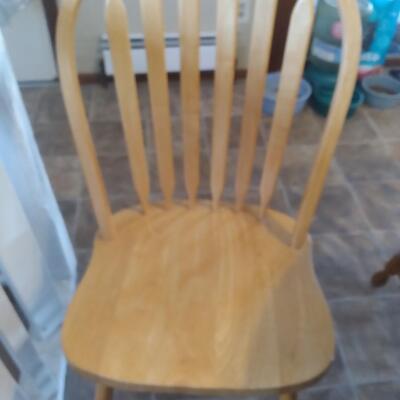 LOT 67   OAK PEDESTAL TABLE & CHAIRS