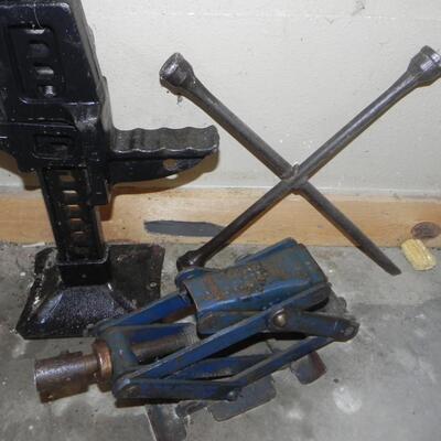 LOT 27   TRUCKERS JACKS