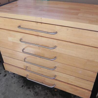 LOT 31   WOODEN CART