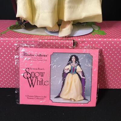 Lot 95: Collectible Paradise Galleries Treasury Collection Fairytale Princess Dolls - Rapunzel, Snow White, Cinderella & Sleeping Beauty