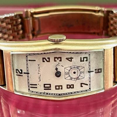 Lot 79 Mens Vintage Waltham Watch Curvex Gold Filled Band AS IS