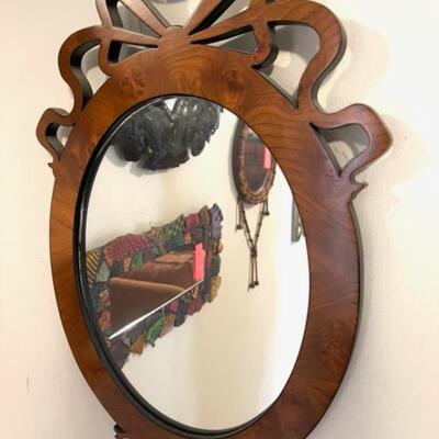 Lot 139 Wooden Framed Wall Mirror Decorative Bow