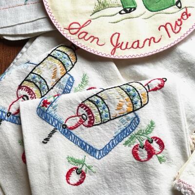 Lot 144 Group Embroidered Linens 12pcs Tea Towels Napkins